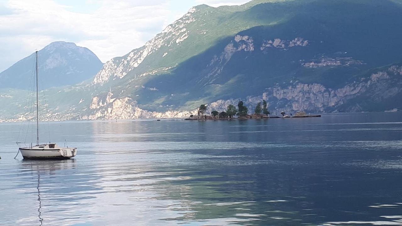 Appartamenti Casa Nina, Lago,Montagne, Uliveti Brenzone sul Garda Dış mekan fotoğraf