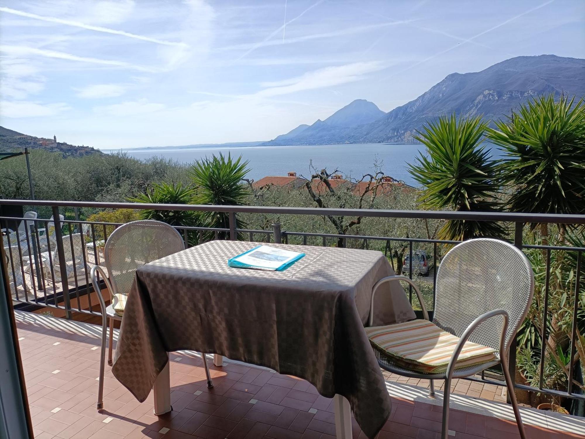 Appartamenti Casa Nina, Lago,Montagne, Uliveti Brenzone sul Garda Dış mekan fotoğraf