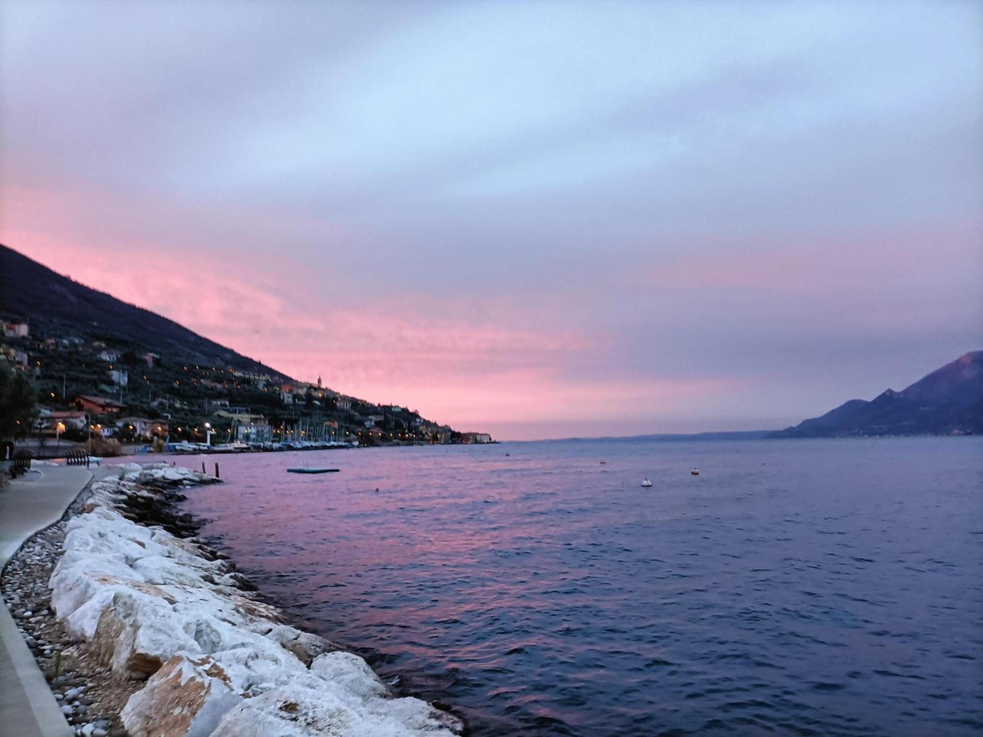 Appartamenti Casa Nina, Lago,Montagne, Uliveti Brenzone sul Garda Dış mekan fotoğraf
