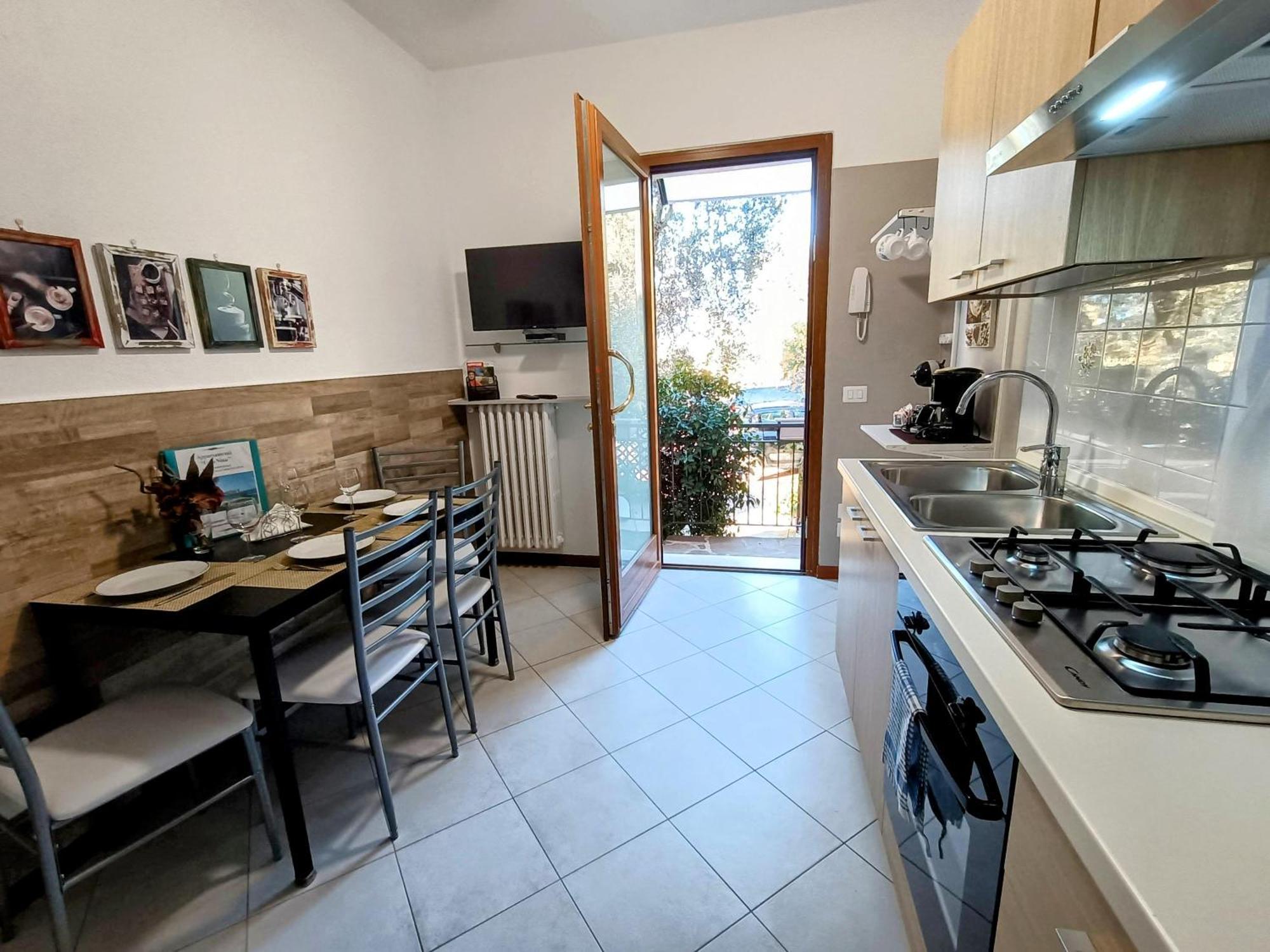 Appartamenti Casa Nina, Lago,Montagne, Uliveti Brenzone sul Garda Dış mekan fotoğraf