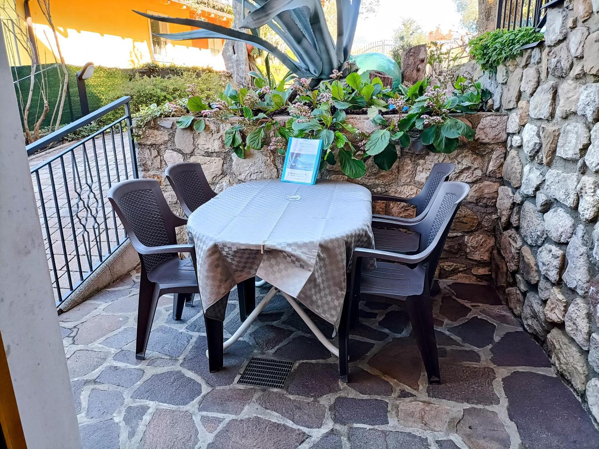 Appartamenti Casa Nina, Lago,Montagne, Uliveti Brenzone sul Garda Dış mekan fotoğraf