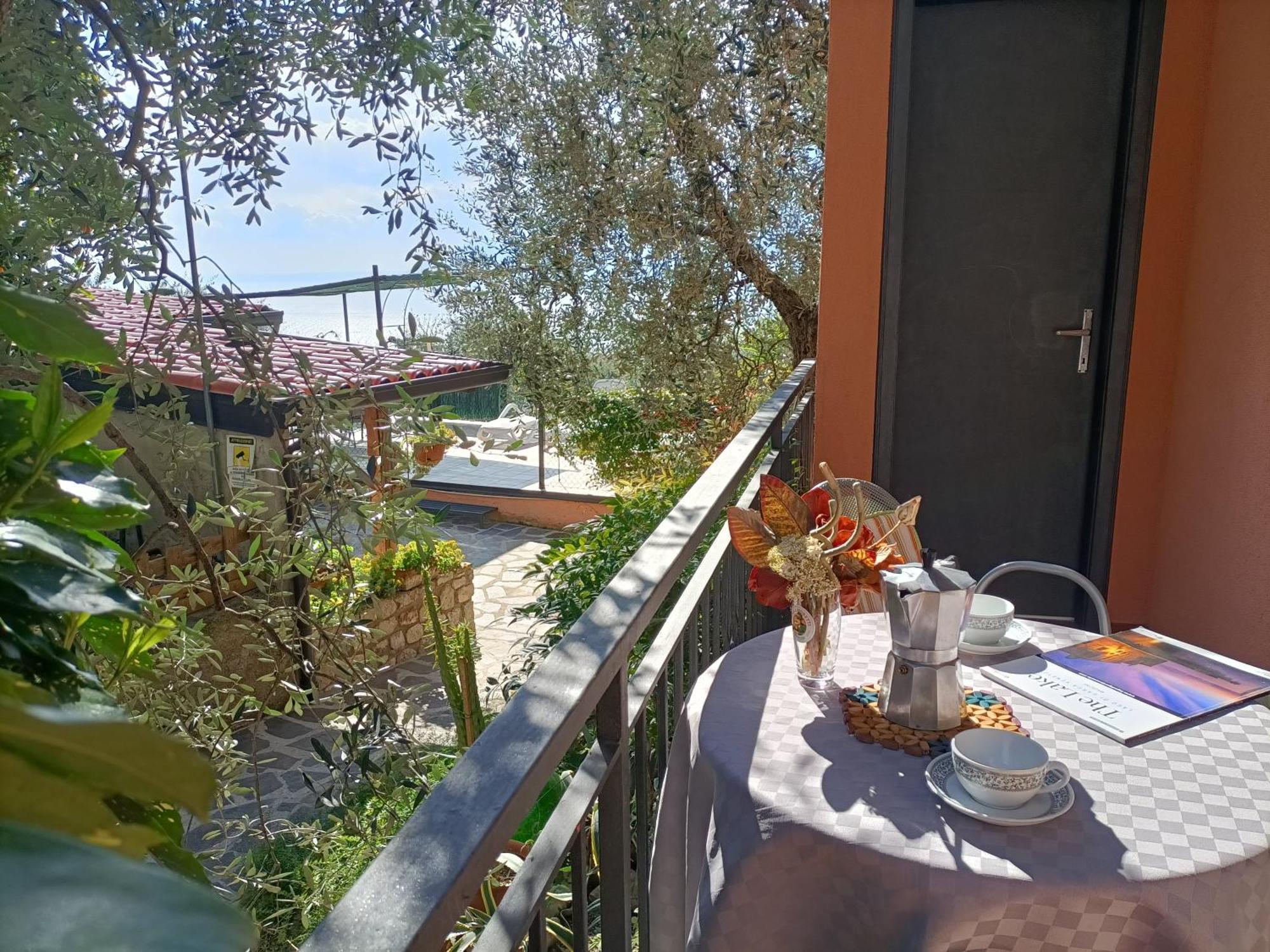 Appartamenti Casa Nina, Lago,Montagne, Uliveti Brenzone sul Garda Dış mekan fotoğraf